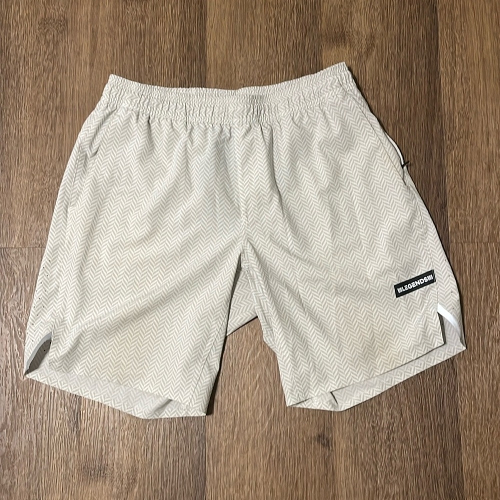 Legends Mens Shorts, size large, color is white/ grey